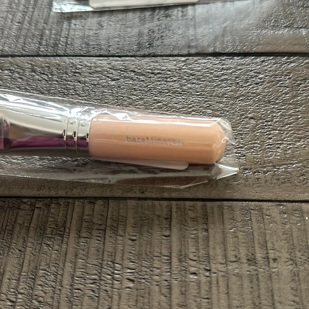 Bare Minerals makeup brushes - Picture 2 of 5